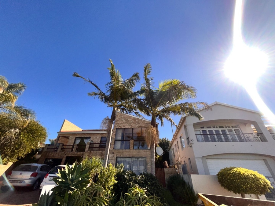6 Bedroom Property for Sale in Wavecrest Eastern Cape